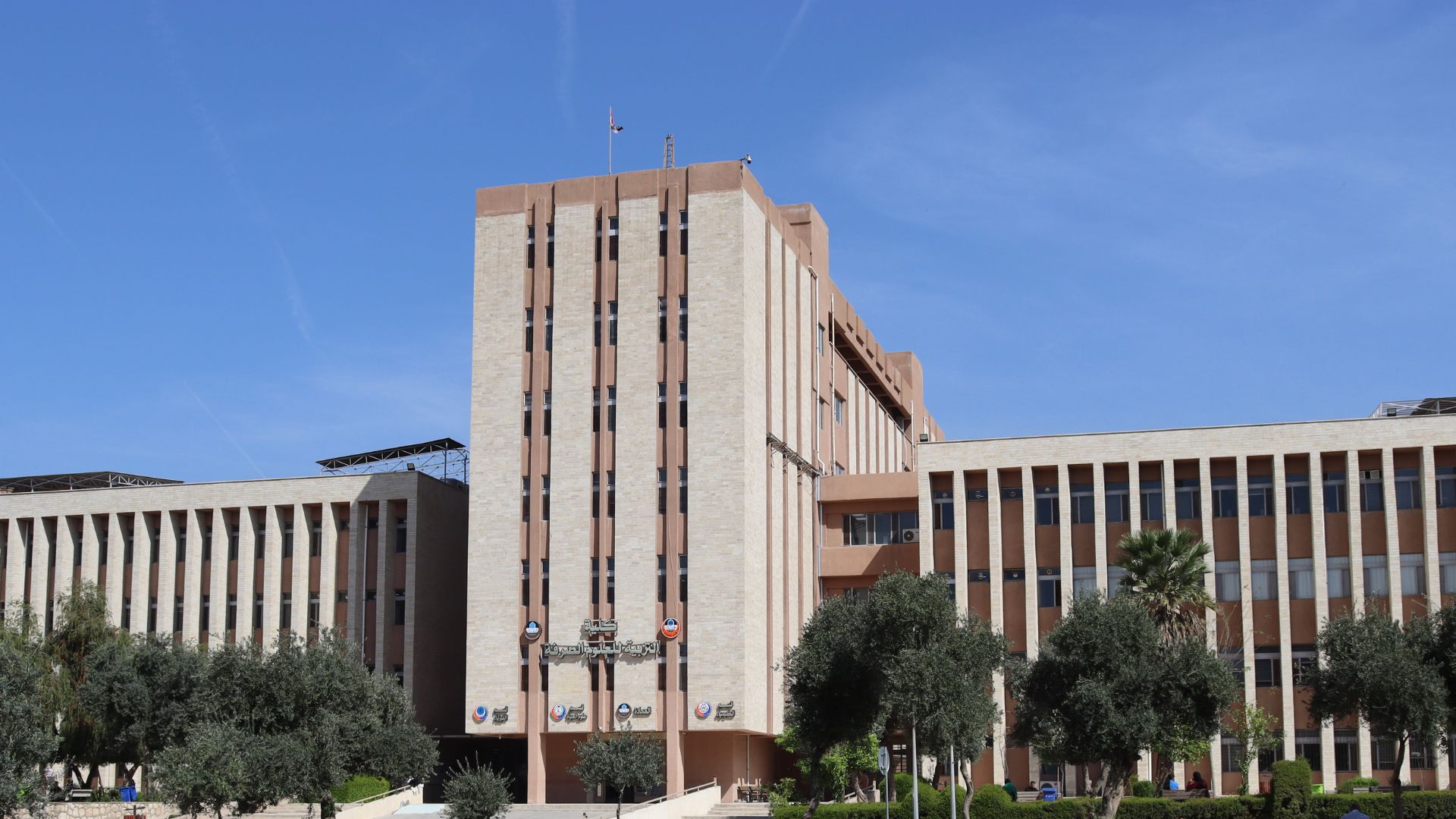 Gray and White Modern Pitch Deck Presentation(1)